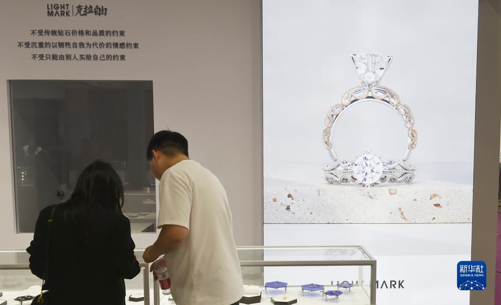 有老凤凰黄金店吗